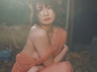 安納サオリ1st写真集『unknown』⒞東京ニュース通信社