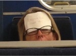 電車の中で爆睡してしまう人へ。こんな寝過ごし防止法もあるぞ！