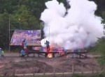 竹製手づくりで打ち上げる「ロケット祭り」が規格外！　雲まで届いて突き抜ける！？
