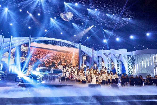 YOSHIKI 「24時間テレビ」で感動の生パフォーマンス　涙する視聴者続出！　チャリティー番組にノーギャラ出演！！