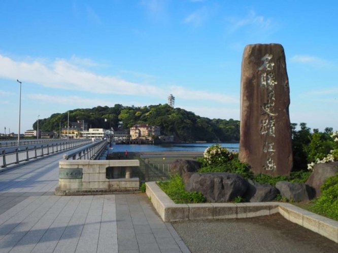 江の島(写真ACより)