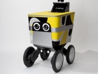 かわいいロボットが注文した商品を家まで運んできてくれる。自走ロボット配送するサービスが開始される（アメリカ）