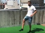 来日中のピケが仰天行動！　ビルの屋上から民家に…