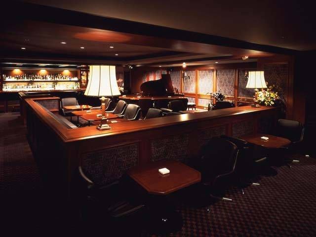 セラーバー内観（リーガロイヤルホテル提供）