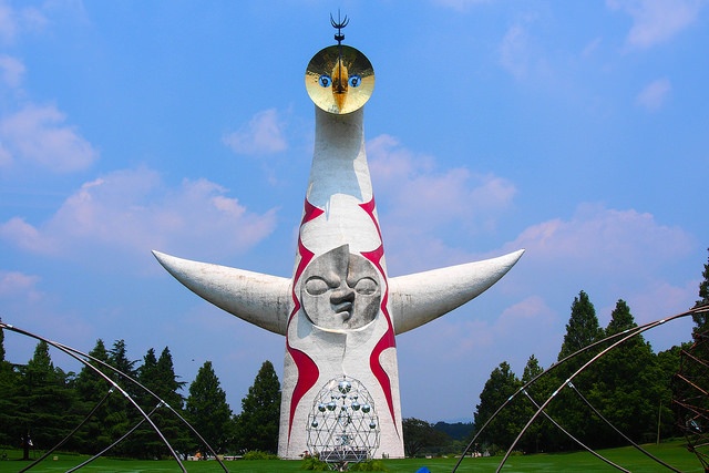 太陽の塔（minoirさん撮影、Flickrより）