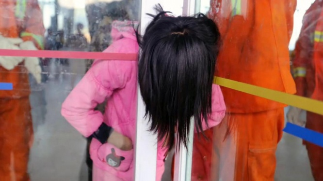 首を挟むいじめ