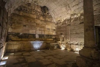 エルサレムで2000年前の地下宴会場遺跡が発掘される