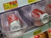 超過剰包装から、むき出し包装まで、食文化が反映された食品包装の世界