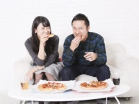 かわいいのにナゼっ！　100年の恋も冷める女性の食事マナー6つ