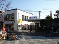 河内天美駅舎（Graben さん撮影、Wikimedia Commons