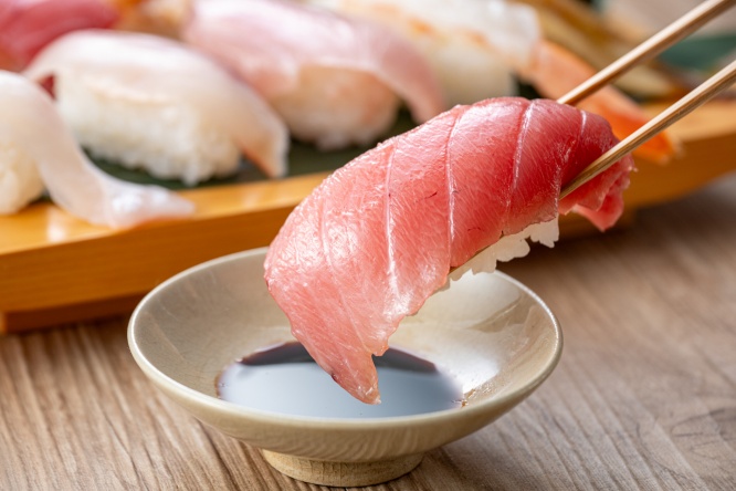 寿司店で食事した『28人発症』　「ノロウイルス」集団食中毒　【1人入院・10人通院中】