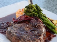 大好き「お肉」デート！　女子が食べたい肉料理ランキング！⇒2位「ステーキ」1位は意外な〇〇！