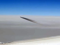 トルコの上空で黒煙を出しながら飛行するUFOが旅客機の乗客にとらえられていた