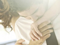 プリンセス気分！「手の甲にキスする」男性心理と正しい反応