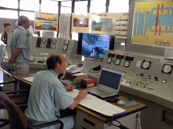 扇橋閘門の監視室。ここで２つの閘門の開閉を操作する