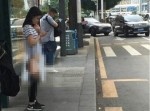 セクシー下着が丸出しな女性を発見！　スカートを履き忘れたのか！？