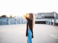 フェロモン全開！　男子が「女性らしさ」を感じる春のモテ服・6選