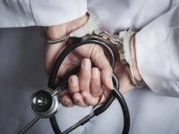 不要な投薬を繰り返していた医師が詐欺容疑で逮捕（depositphotos.com）