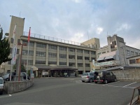 三次市役所（Ozizoさん撮影、Wikimedia Commonsより）