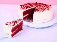 ケーキを切ってもらうだけでレストランに2400円を請求された客