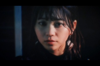 WHITE SCORPION『雑踏の孤独』MV公開　地元富山の海岸で「アイドルデビューの夢」を追いかけてきた！　NICOをフィーチャー！！