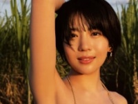 『佐々木萌香ファースト写真集　いちばん。』⒞徳間書店
