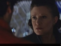 キャリー・フィッシャーがオスカー・アイザックを何度もビンタ!?『スター・ウォーズ／最後のジェダイ』のNG集が公開【映像】