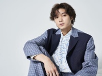 俳優・磯村勇斗が「役者は“人を傷つけずに社会を変えることができる”」と語るワケ