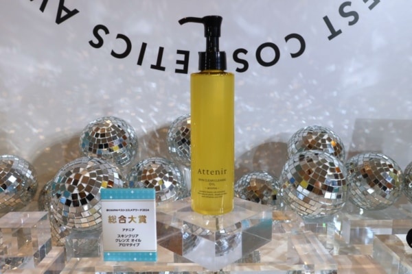 @cosmeベストコスメアワード 2024総合大賞はアテニアのクレンジングオイル！　長引く暑さがコスメにも影響【@cosmeベスコス発表会・前編】