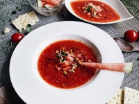 スイカの新たなる可能性を模索したい？トマトと合わせた冷製スープ「スイカ・ガスパチョ」が簡単激ウマ（ネトメシ）