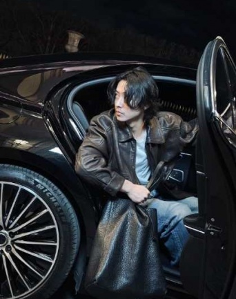 Instagram:山﨑賢人(@kentooyamazaki)より