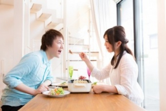 アラサー女子の本音！ 「結婚相手には○○してほしい」的な理想・4選