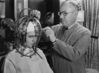 1930年代に開発されたアメリカの美顔計測器が恐怖以外見当たらない