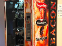 オンリーアメリカ感がすごい。オハイオ州の大学にはベーコンの自動販売機がある（トリビア？）