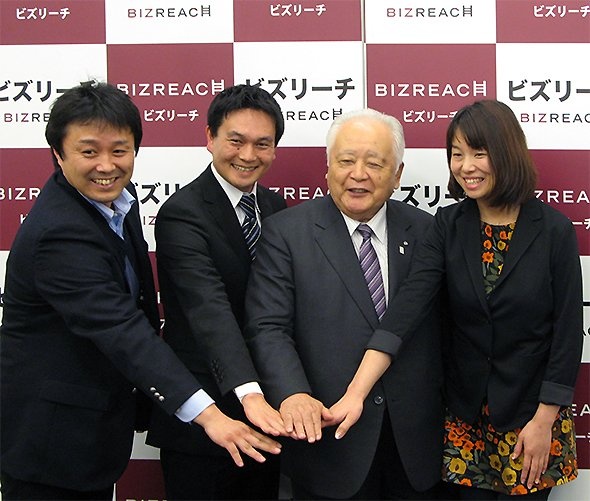 写真右から、NPO法人カタリバ代表理事の今村久美さん、海士町長の山内道雄さん、ビズリーチ執行役員 キャリアカンパニーCEO 多田洋祐さん、ノースプロダクション社長の近江正隆さん（編集部撮影）