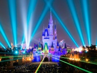 【ディズニー情報】カウントダウンはパークで！夢と魔法すぎる終夜営業チケット大発売！　「ニューイヤーズ・イヴ」の「テーブル・イズ・ウェイティング」はラスト公演で、新春早々号泣だぞ！