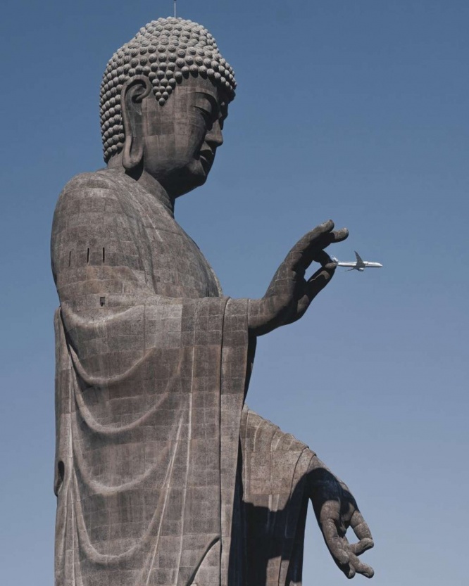 大仏が飛行機を...(画像提供:Hisa(@Hisa0808)さん)