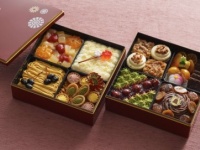 おせちをスイーツで!?　お重に華やかなスイーツが詰まった「スイーツおせち」が発売