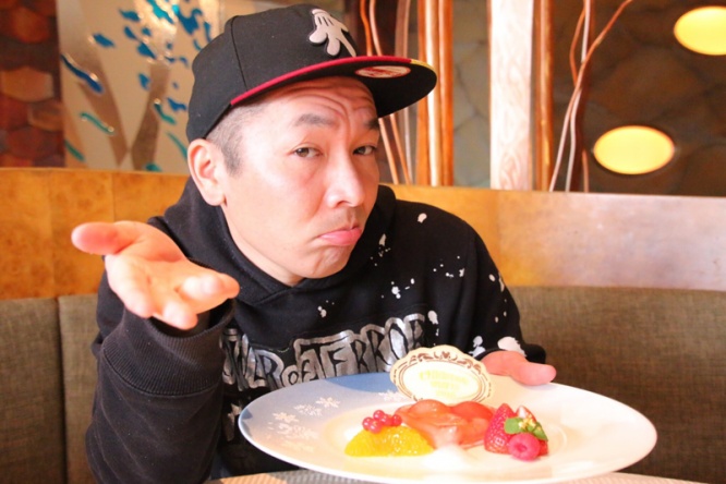 【ツートンカラー上田のメンズのための夢の国男塾！】「男ならクリスマスの豪華な食事をしてテラスから優雅にパークをのぞいちゃう！」の巻