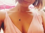 ネックレスより谷間！　紗栄子のセクシードレスに「目のやり場に困るぅ〜っ」