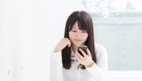 【学窓総研】スマホ依存に注意！ 大学生の一日のスマホ利用、最多は1～2時間