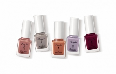 ALL300円！　コンビニで買える「秋のスモーキーネイル」5色