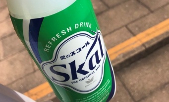 白い炭酸「愛のスコール」、東日本では激レアって知ってた？　販売比率は「中部以西で92％」