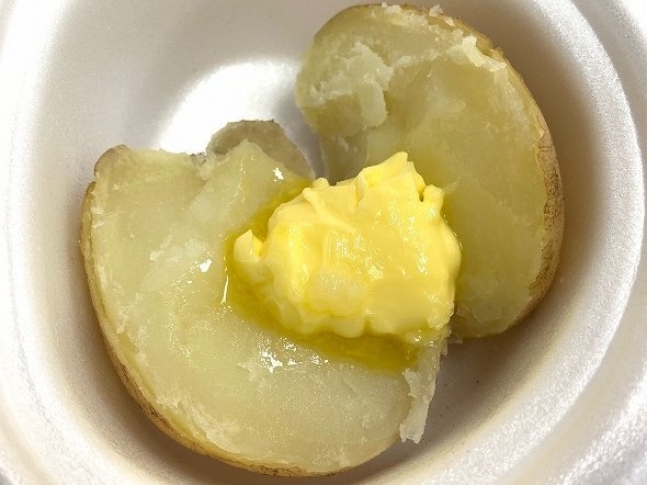付属のバターと一緒に