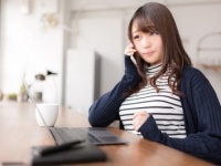 テンション爆アゲ!!　胸が大きい女子に着てほしい服は「Vネック」or「ピタニット」？