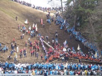 2010年の御柱祭（shibainuさん撮影,Flickrより）