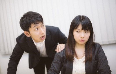 約〇割の女性が「仕事を辞めてしまえ！」と思ったことがある！「無責任」「よく休む」