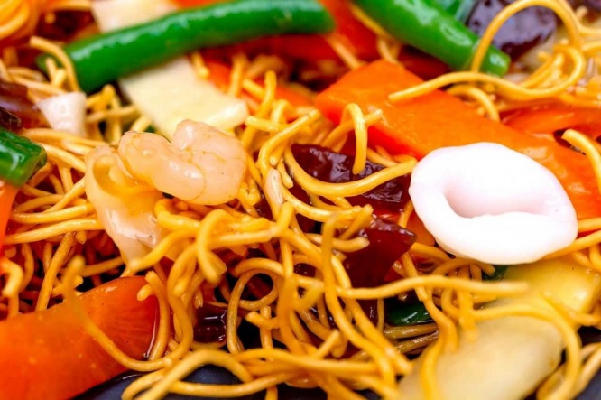 パリパリ細麺があんかけとよく絡む