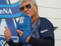 小沢仁志
