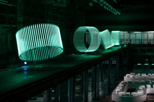 玉山拓郎「Stat
ic Lights : Tilt and Rotation」